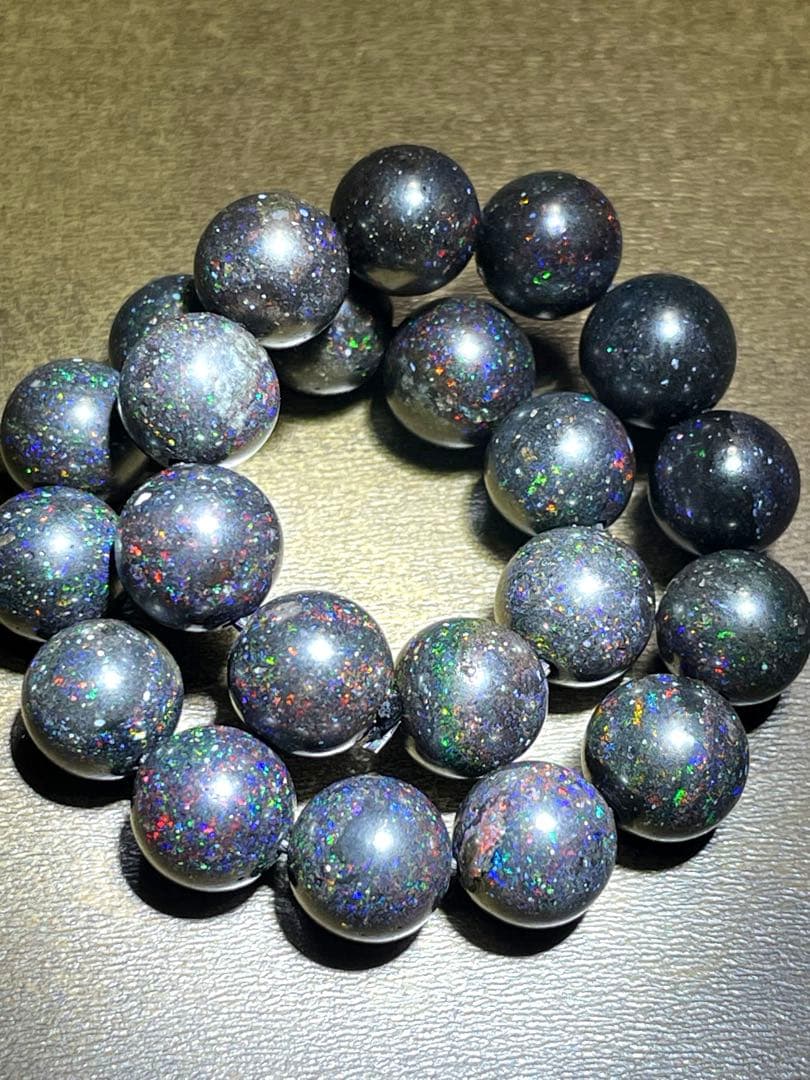 【新入荷】超高品質　ブラックマトリックスオパールブレス8.5㎜（新品未使用）虹色