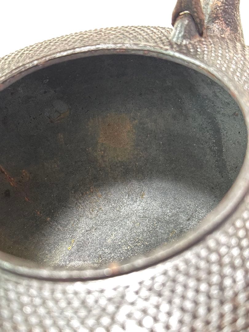 未使用品、長期保管品　南部利祥銘造 １５型アラレ 南部鉄瓶　南部鉄器　鉄瓶