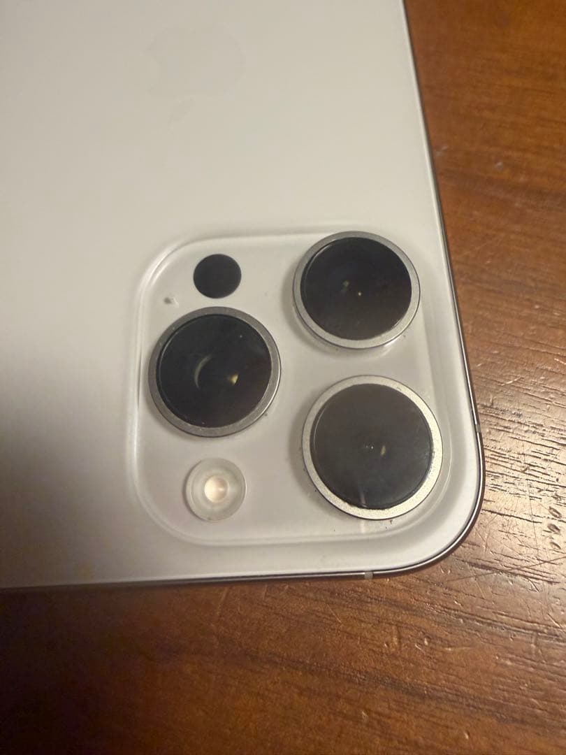 Apple iPhone 16 Pro ホワイトチタニウム 本体