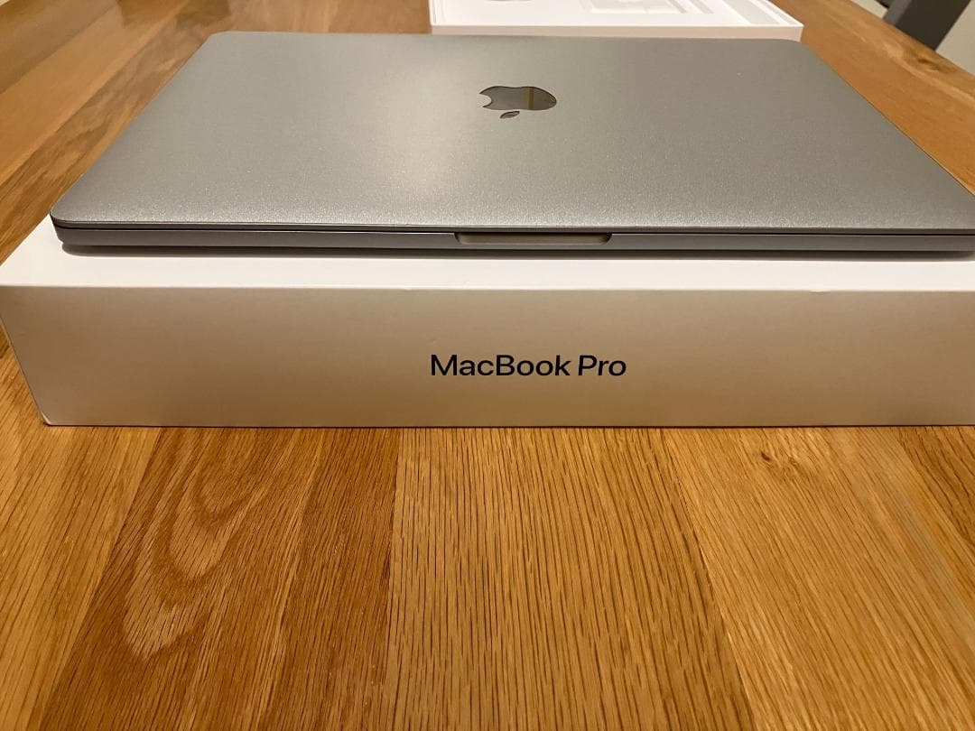 13インチ MacBook Pro 256GB SSD / 8GB メモリ