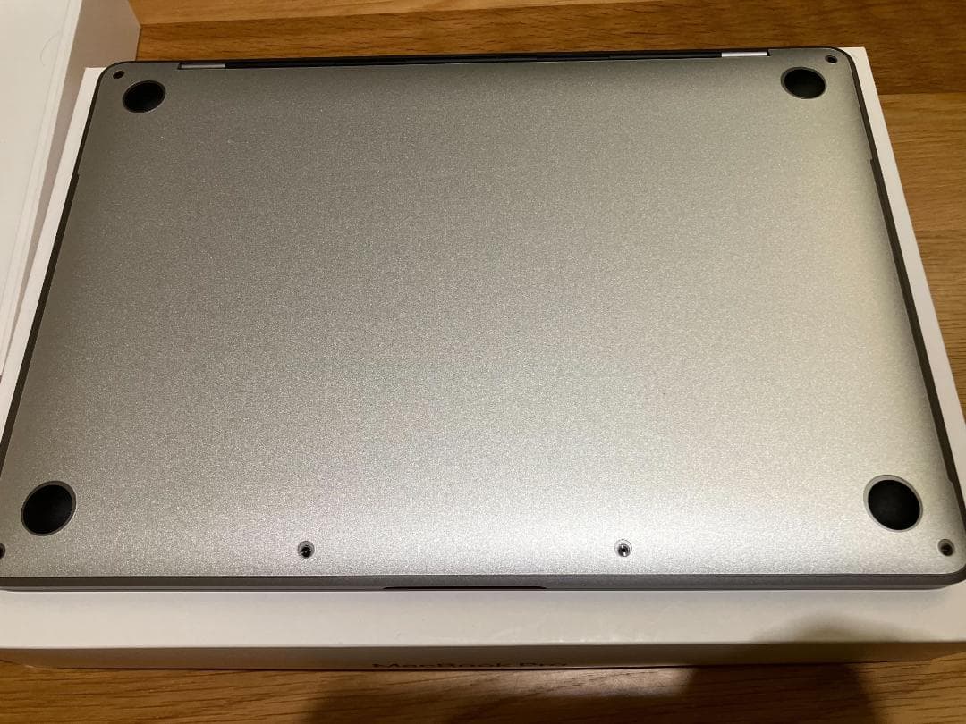 13インチ MacBook Pro 256GB SSD / 8GB メモリ