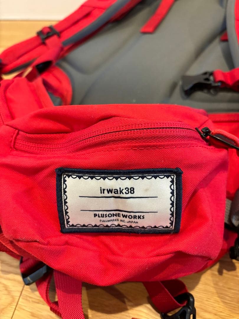 PLUSONEWORKS irwak38 バックパック レッド