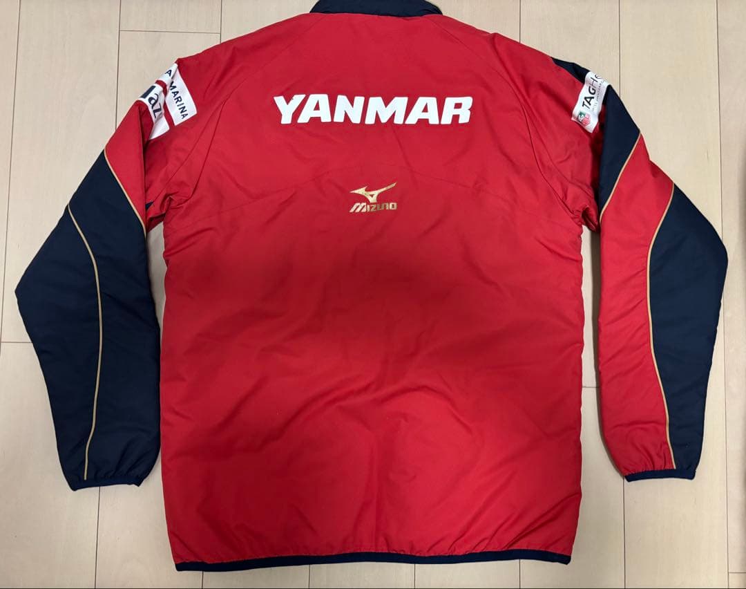 セレッソ大阪　Mizuno 赤 ネイビー 中綿ジャケット