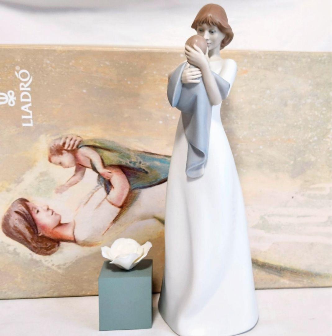 リヤドロ【専用箱付・美品】フィギュリン《かけがえのない宝物》No.8294　置物