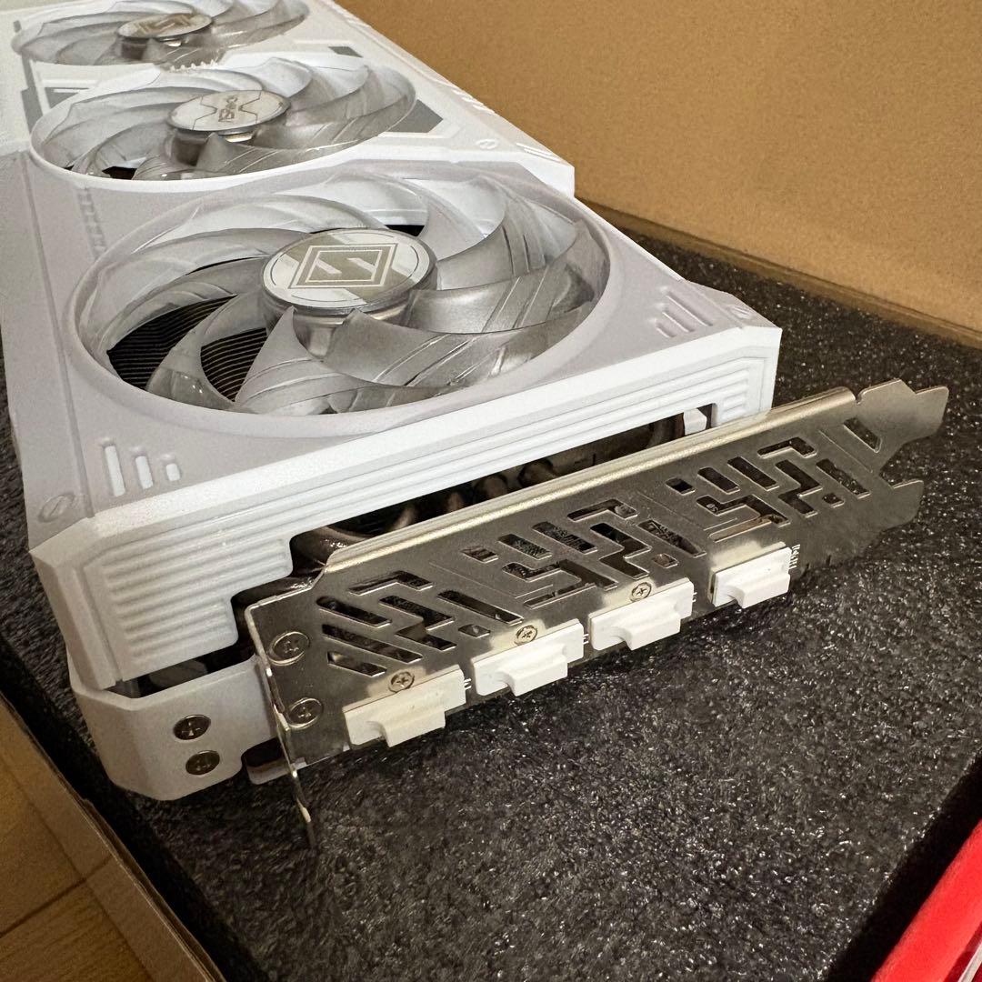 グラフィックボード・グラボ・ビデオカード ASRock Radeon RX 9070 XT