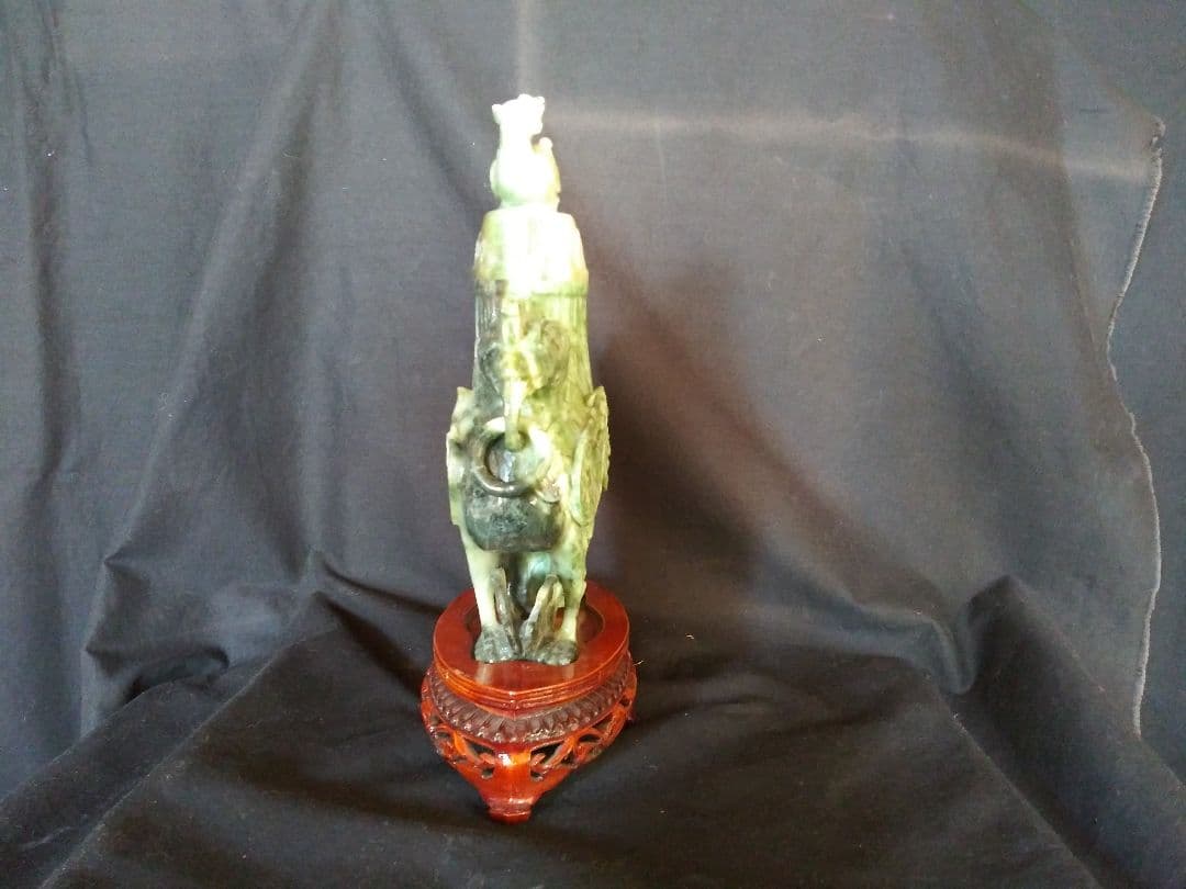 玉製鶏尊　南陽翡翠(独山玉)製　中国工芸品　置物　NO.837