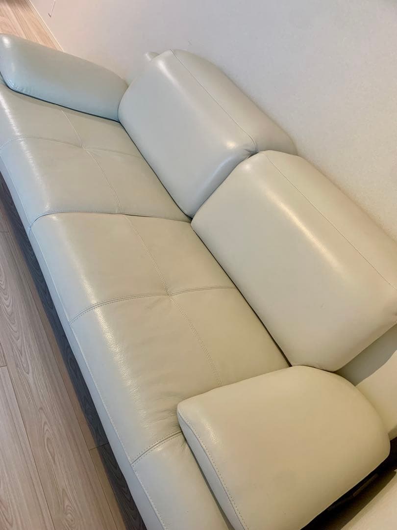 【限定値下】ホワイトレザー 2〜3人掛けソファ、オフホワイト、クリーム色、レザー