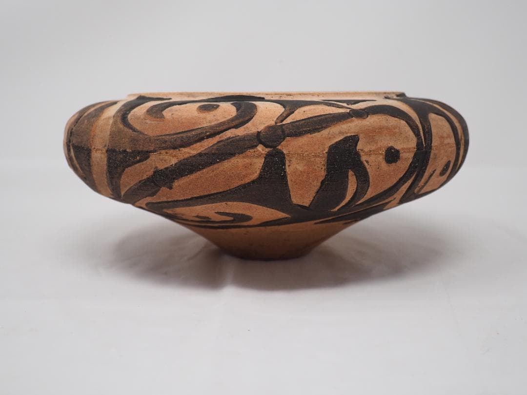 仰韶文化　彩絵陶鉢　中国