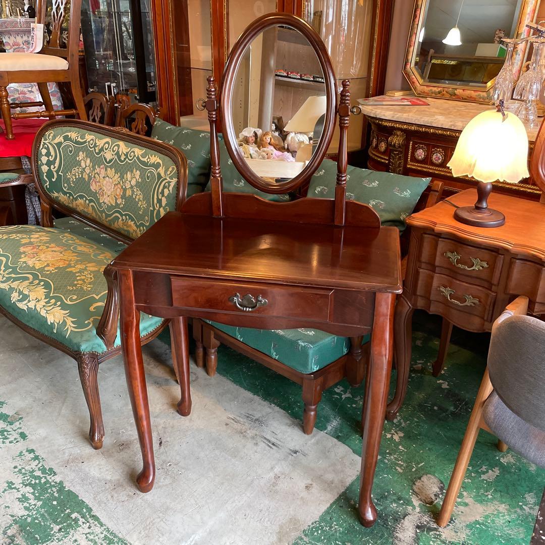 素敵なドレッサー・猫脚