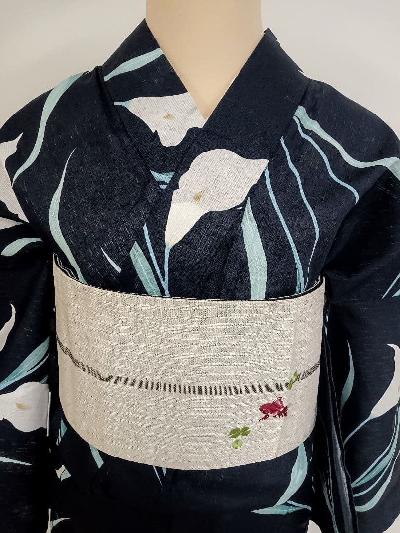 あんじゅら樣専用　綿麻浴衣　深い紺色✕カラーの花