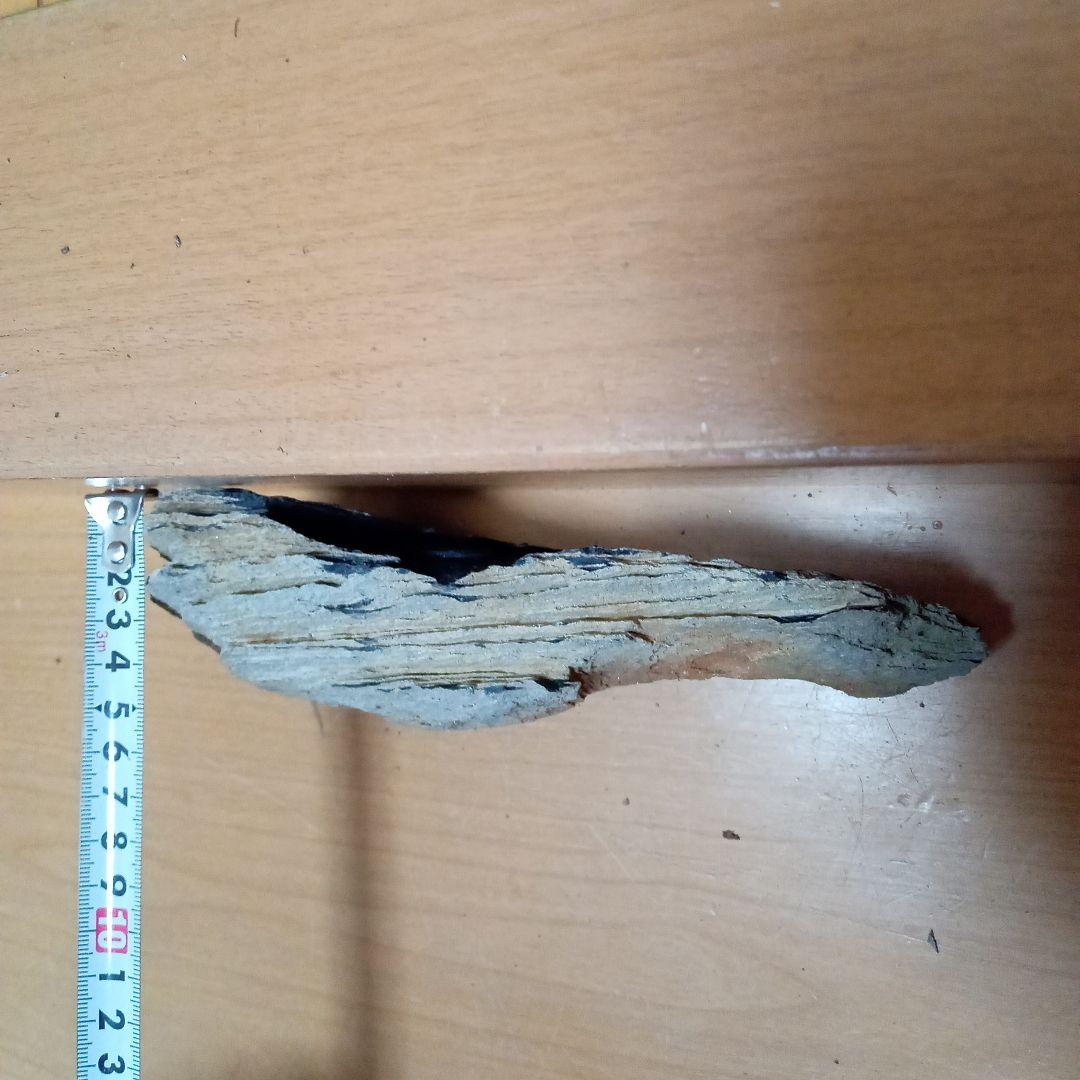 サヌカイト　カンカン石　手のひらサイズ　（石机上）