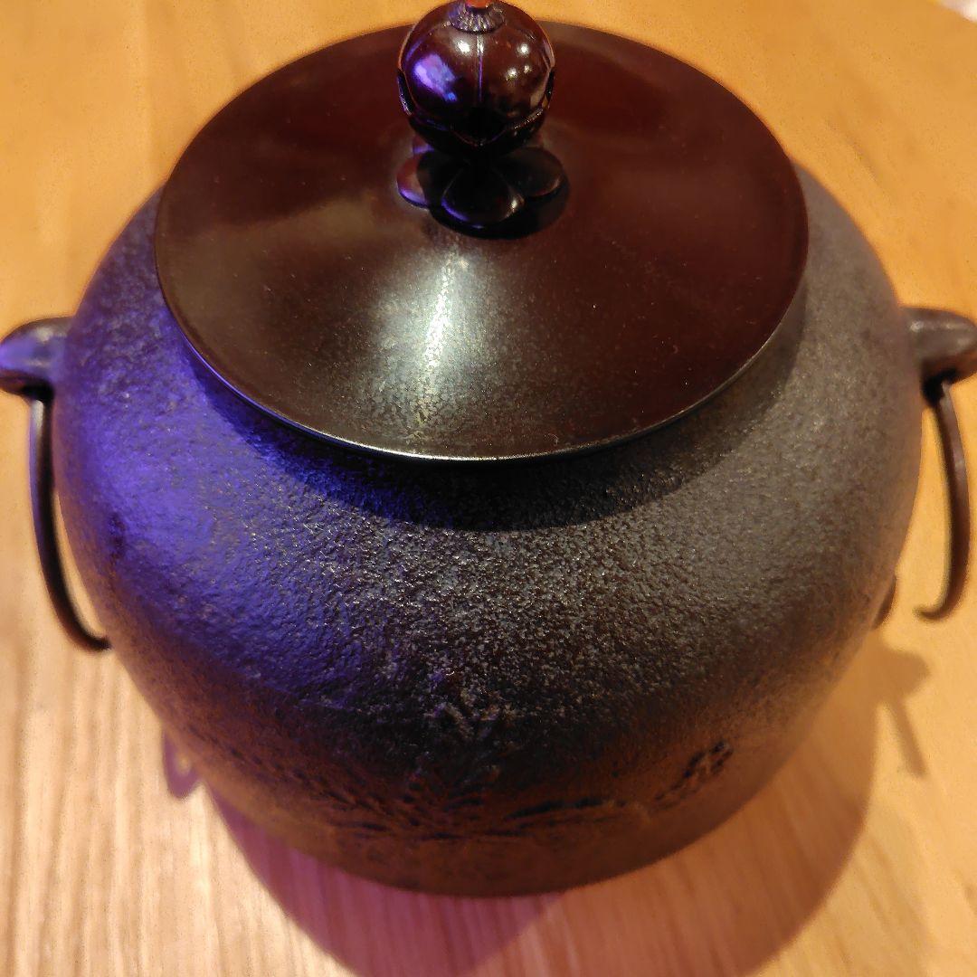 鉄製 茶釜 葉模様付き　政光