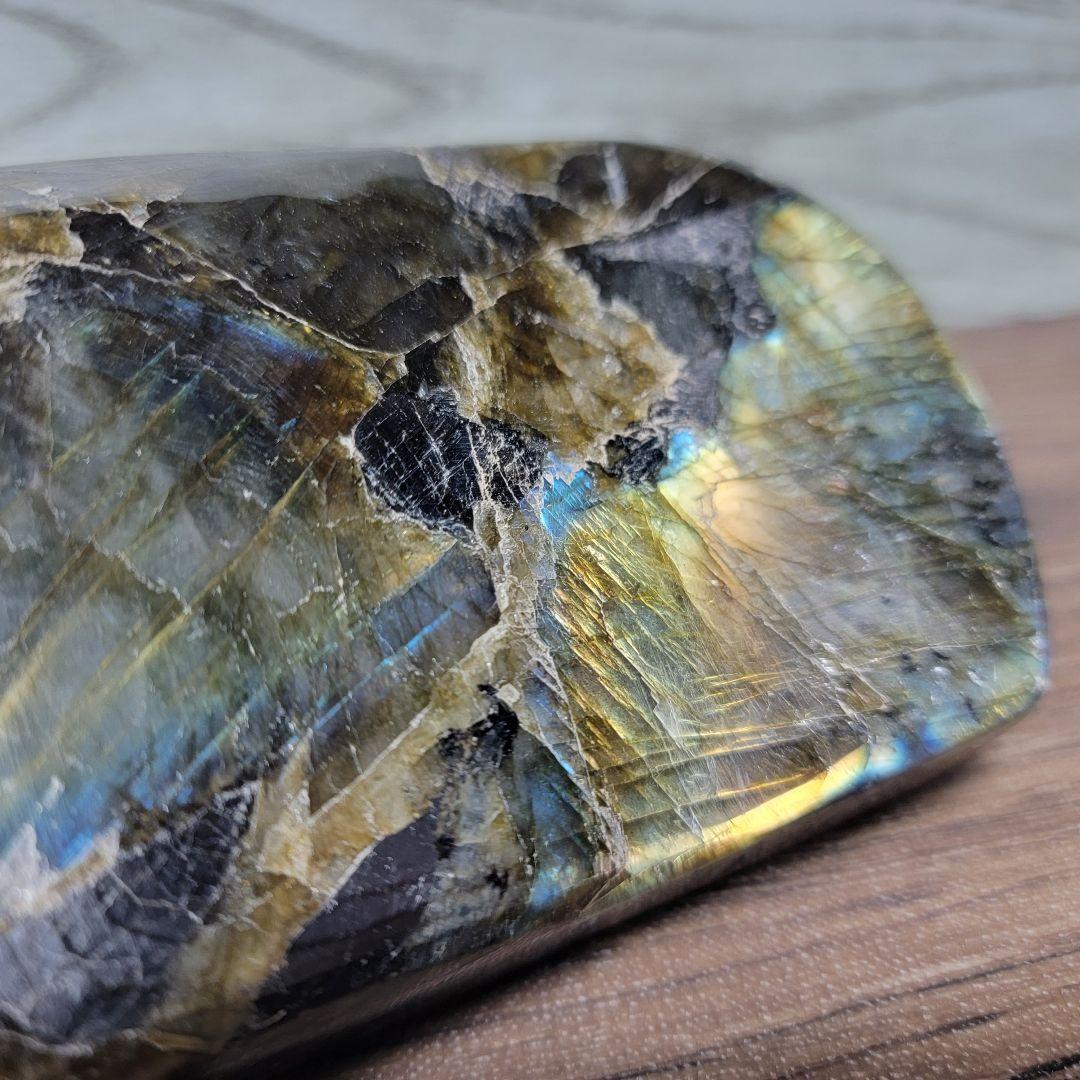 巨大ラブラドライト 原石 789g　台座付