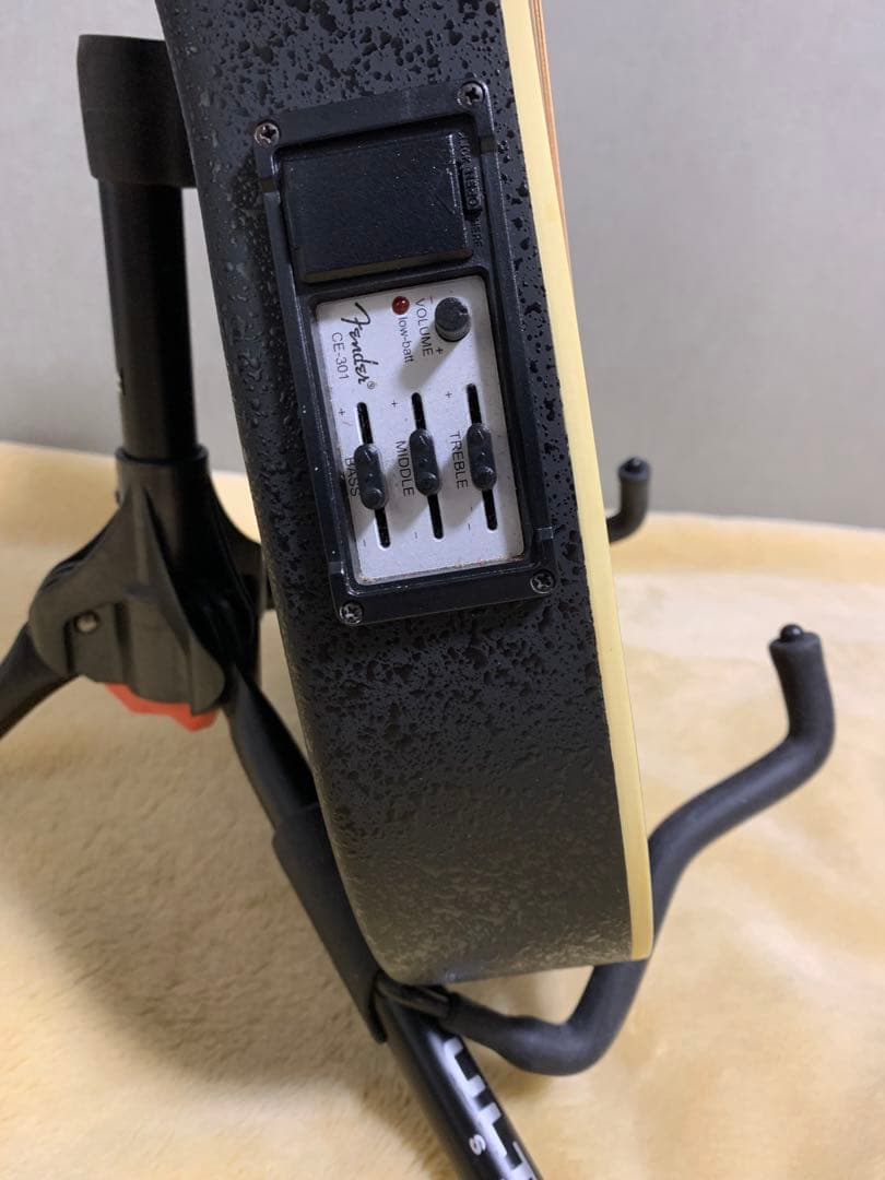 Squier Stratacoustic エレアコ