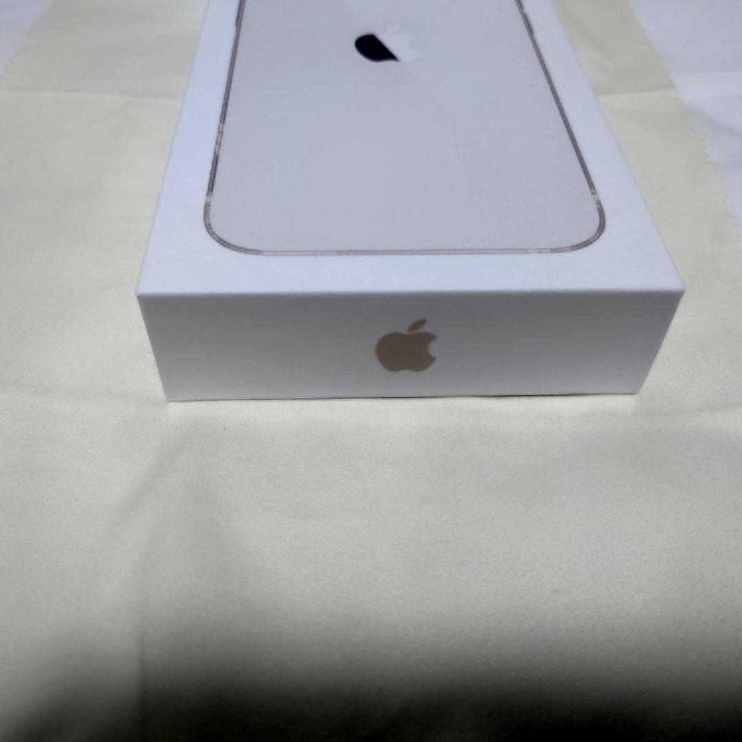 [新品・超美品] Apple iPhone 13 スターライト SIMフリー
