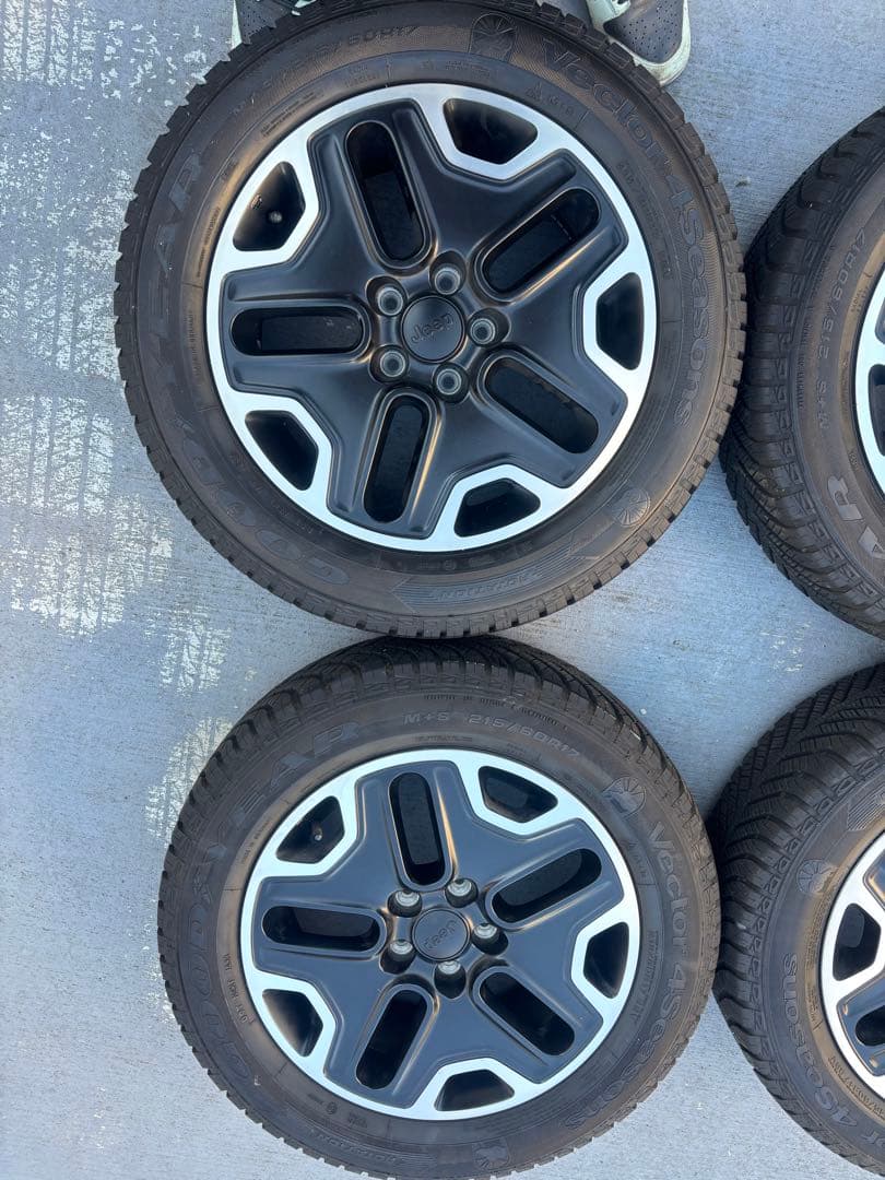 Jeep レネゲード　純正タイヤ　17インチ ホイール4本セット