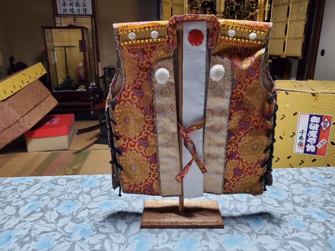 五月人形付属の陣羽織 華やかなデザイン