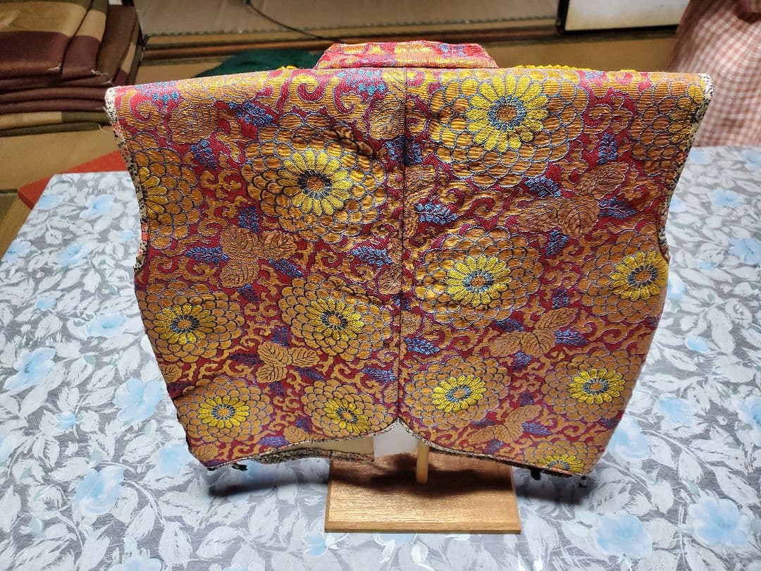 五月人形付属の陣羽織 華やかなデザイン