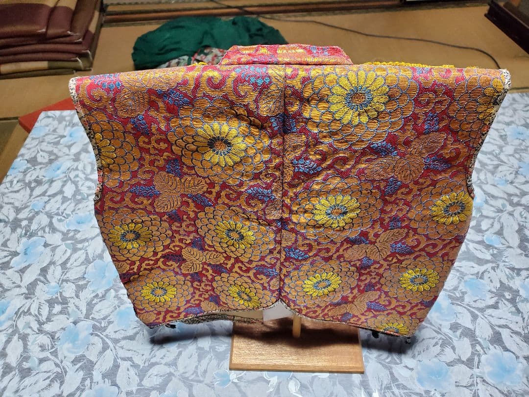 五月人形付属の陣羽織 華やかなデザイン