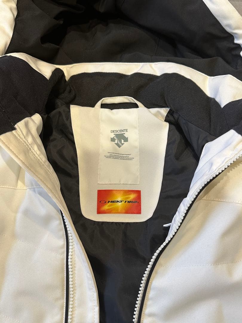 DESCENTE ホワイトスキーウェア 女性用