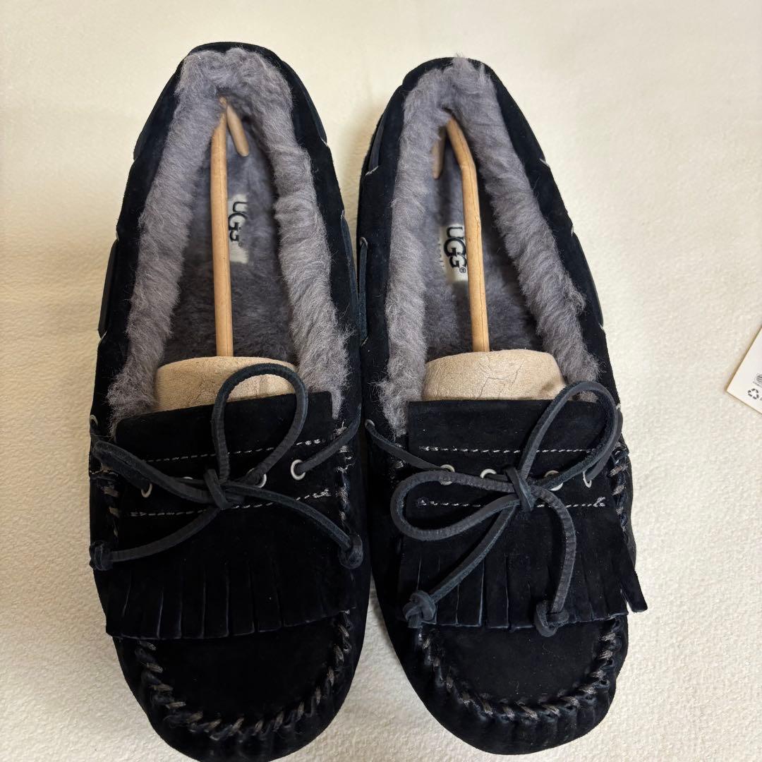 新品 UGG アグ ムートン モカシン マンディ ブラック 25