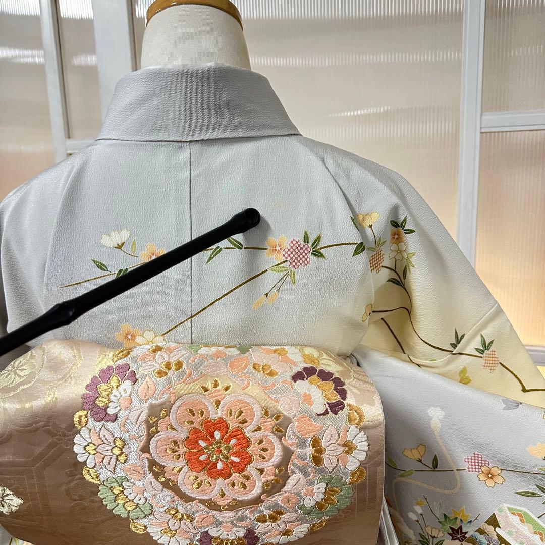 し*ず様 付下げ　袷　正絹　　薄雲鼠色・薄黄色　暈し　貝桶・檜扇　身丈168裄7