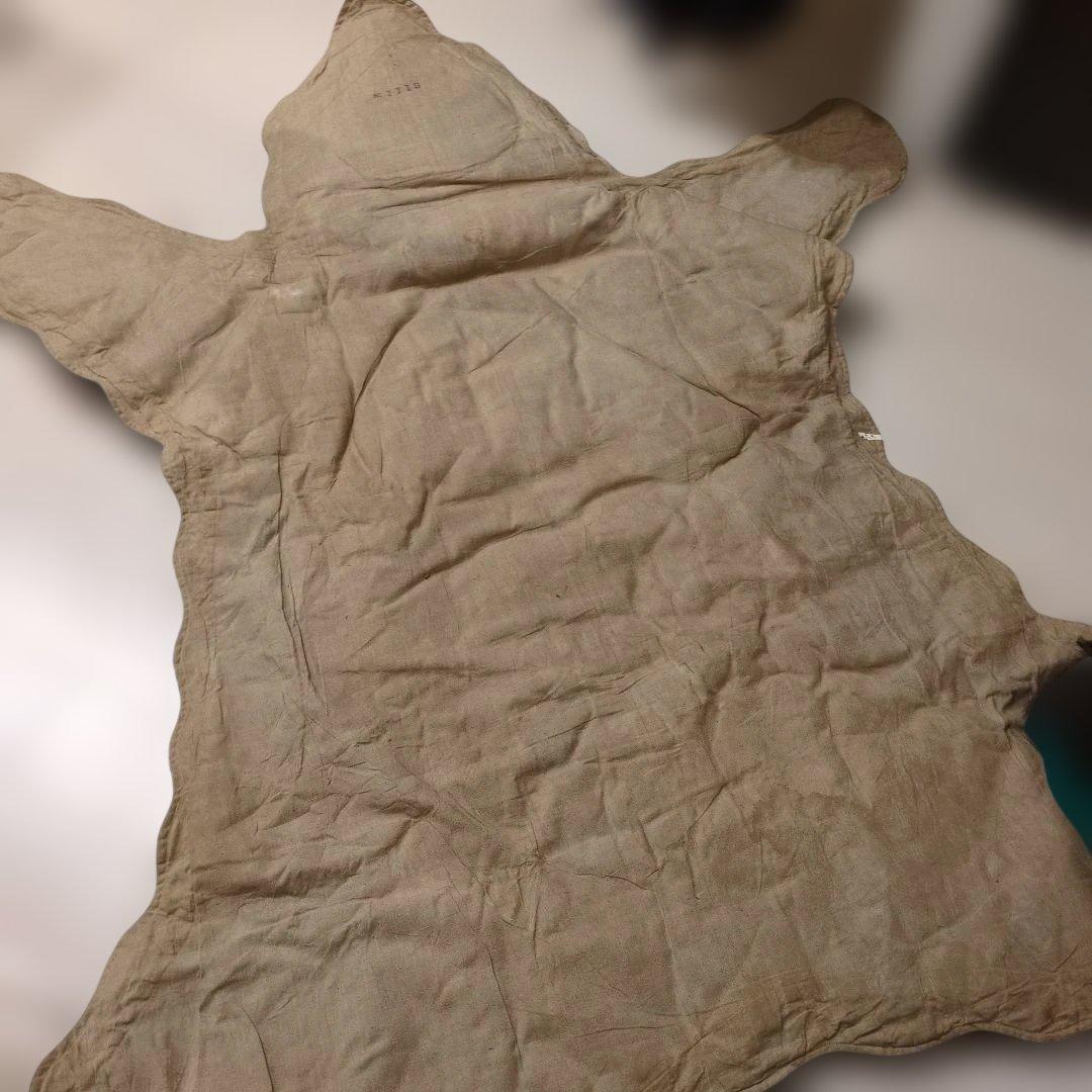 クマの毛皮ラグ ブラウン グリーン縁取り