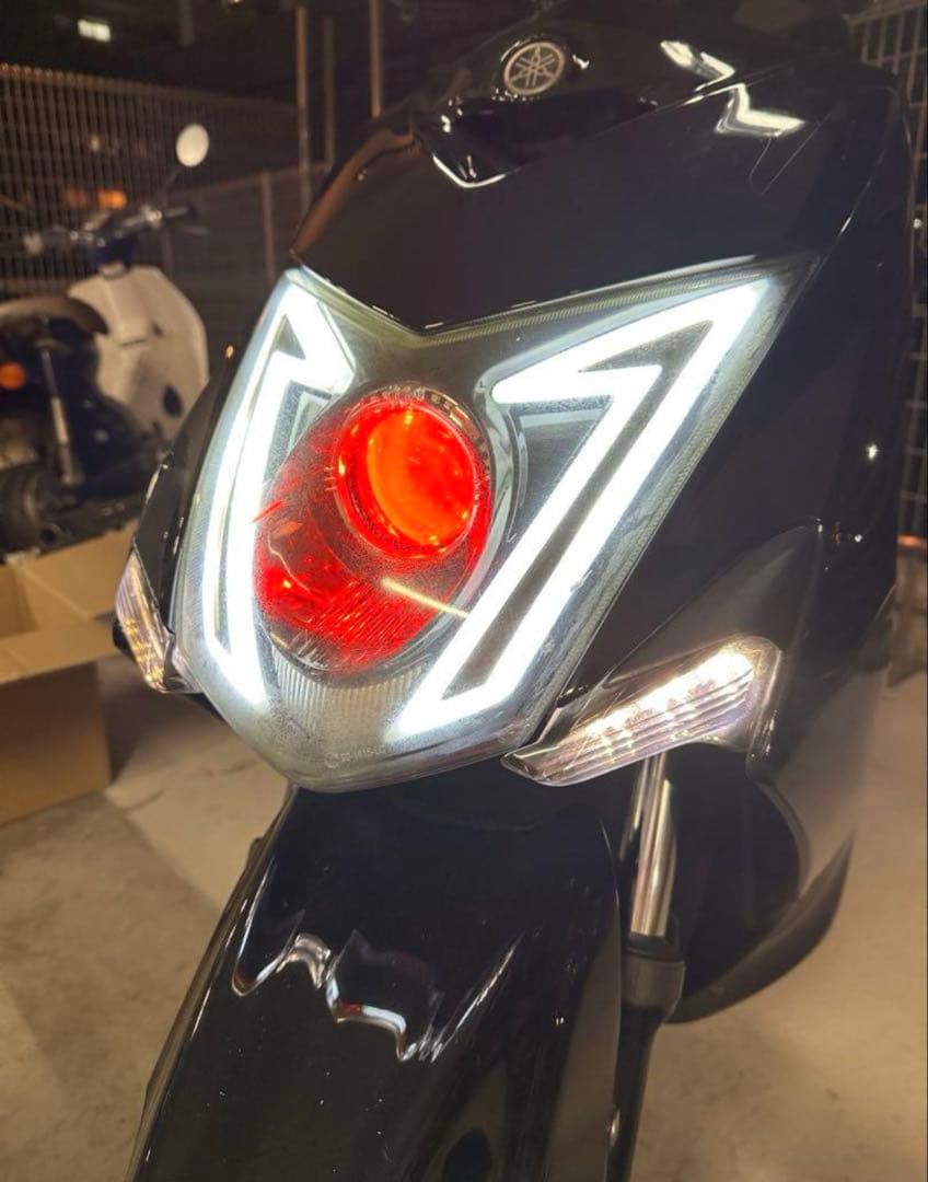 シグナス3型用 社外ヘッドライト プロジェクター付きレッドアイ