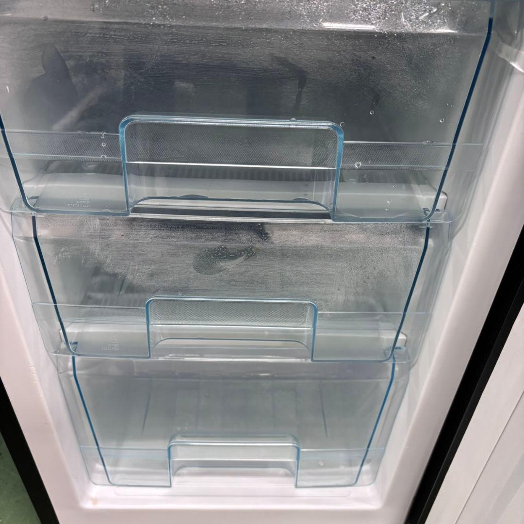 682 大きめサイズ冷蔵庫　100L強　小型　一人暮らし　右開き　2ドア　スリム