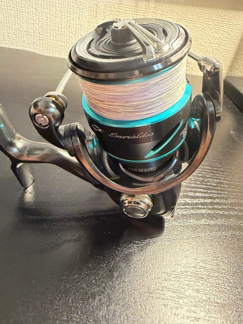 21 エメラルダス AIR LT2500-DH スピニングリール