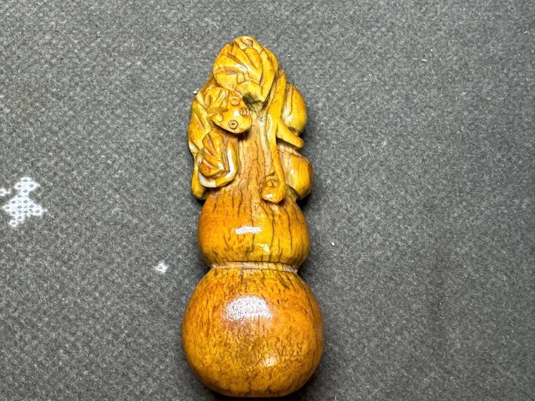 極上　根付　天然素材　アンティーク　和彫　置物　骨董　飾り物　古美術品　 置物