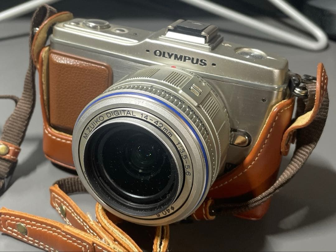 【訳あり・説明必読】OLYMPUSデジカメE-P2 レンズ・レザーホルダー付