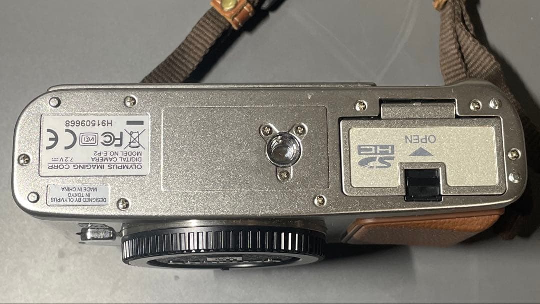 【訳あり・説明必読】OLYMPUSデジカメE-P2 レンズ・レザーホルダー付