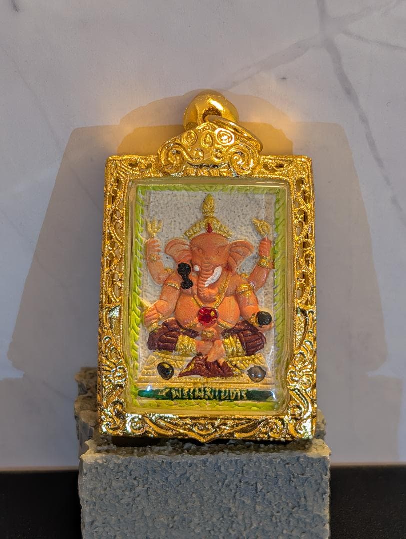 タイお守り　プラクルアン　ルアン・ポークン　ソムデット　2556年　(052)