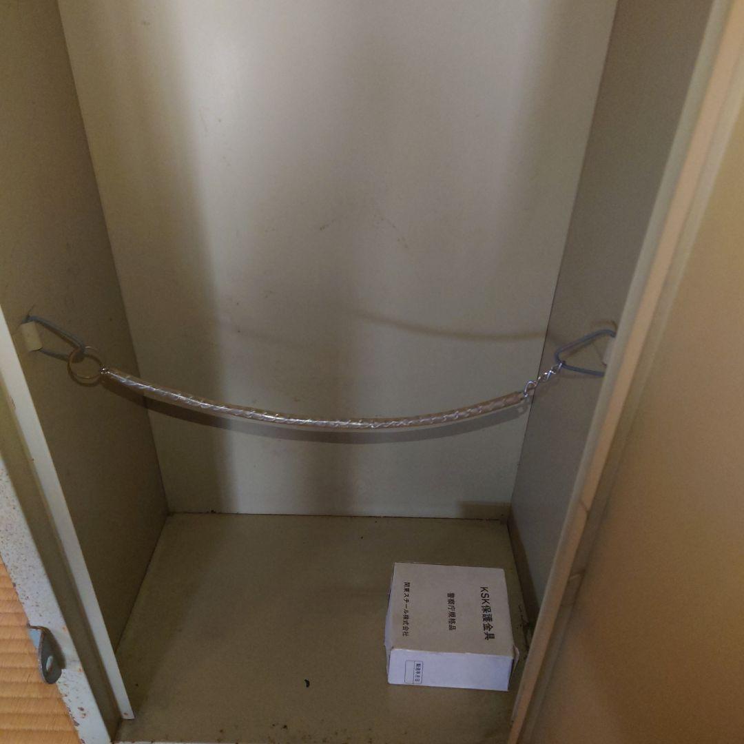 ガンロッカー　真ん中カギ無し