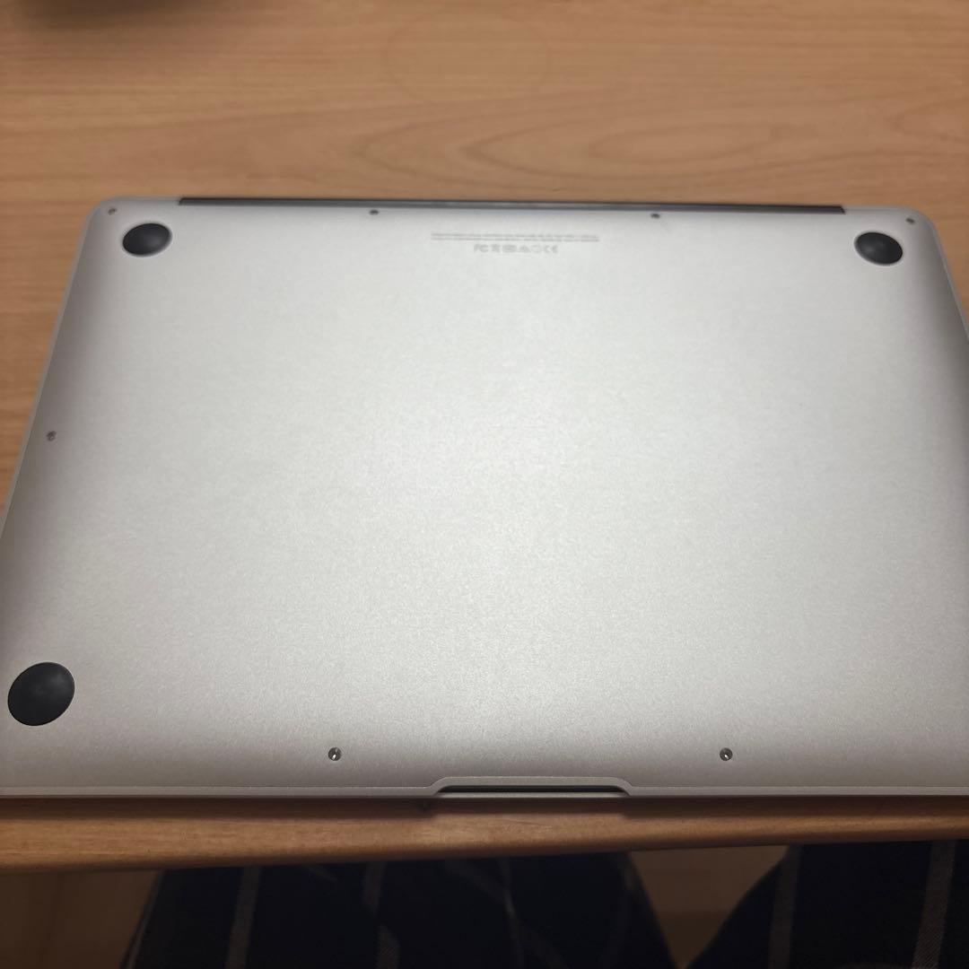 【完全初期化済】Apple MacBook Air シルバー　13インチ