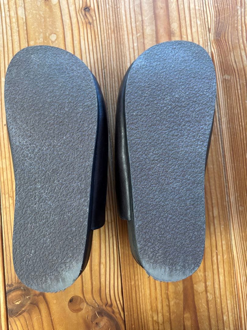 Diu撥水レザー オープントゥミュール