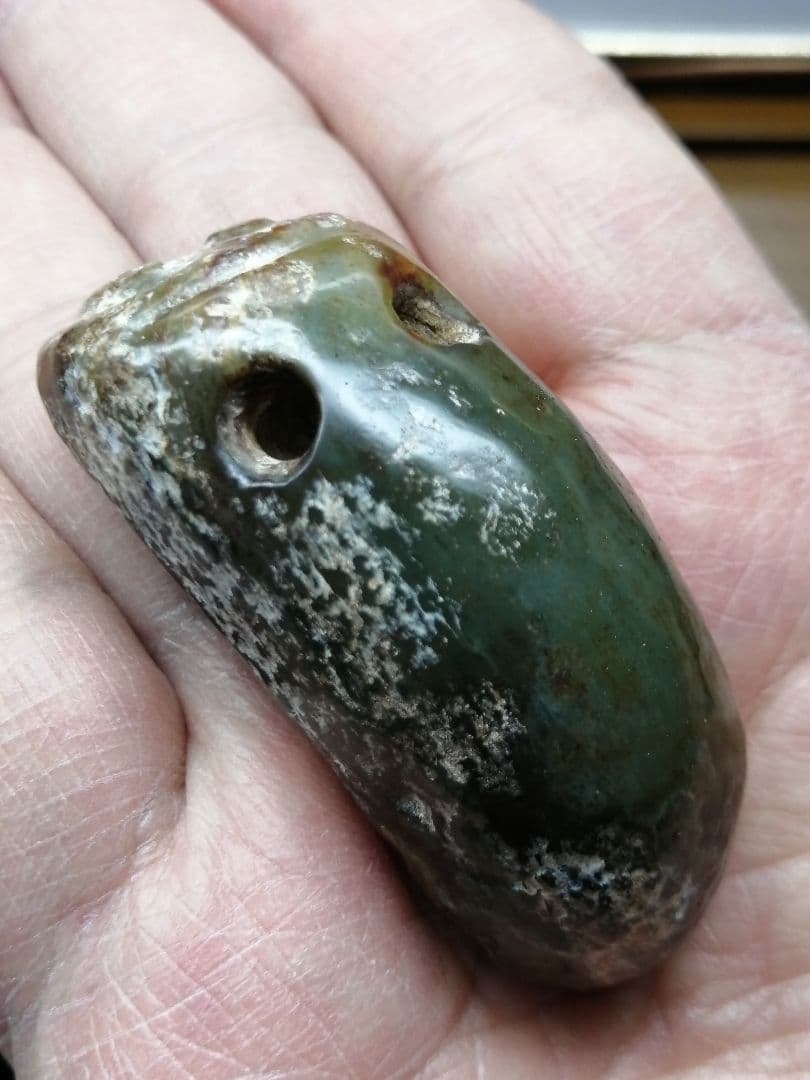 ★縄文後期『青翡翠勾玉』発掘品。6.0cm　考古学遺物　かなりの重量があります。