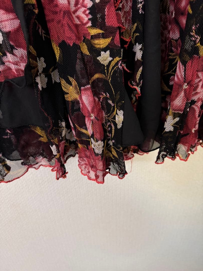 社交ダンス　上下セット　黒とピンクの花柄フレアスカート　Lサイズ