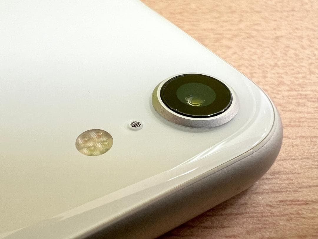 iPhone SE 第2世代 64G ホワイト ドコモ版 SIMロックあり 美品