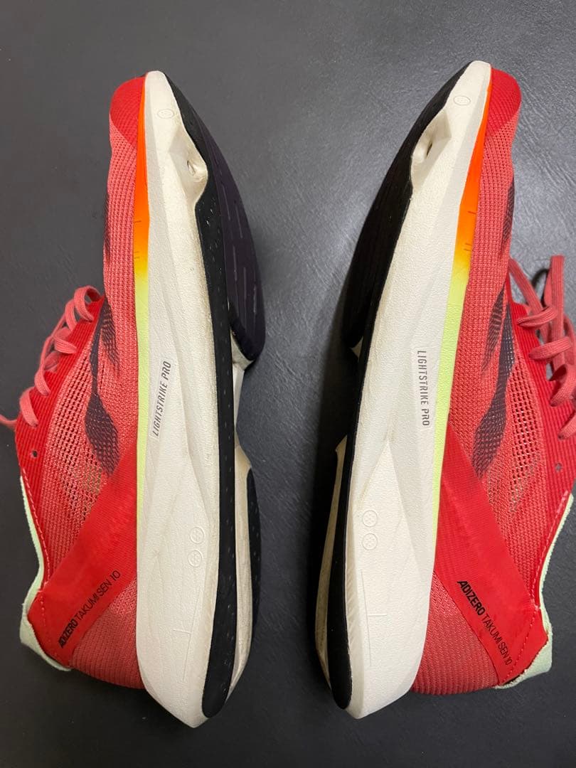 アディゼロタクミセン10 27センチ