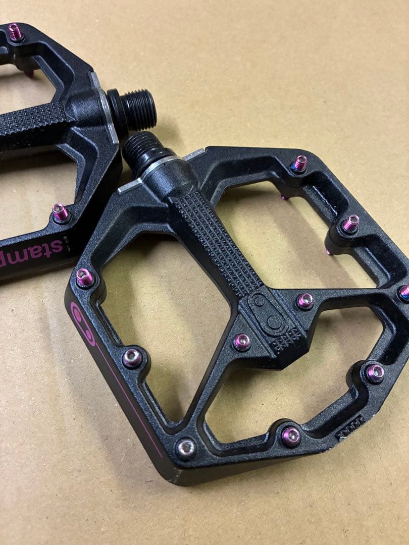 Crankbrothers Stamp7 フラットペダル burakku
