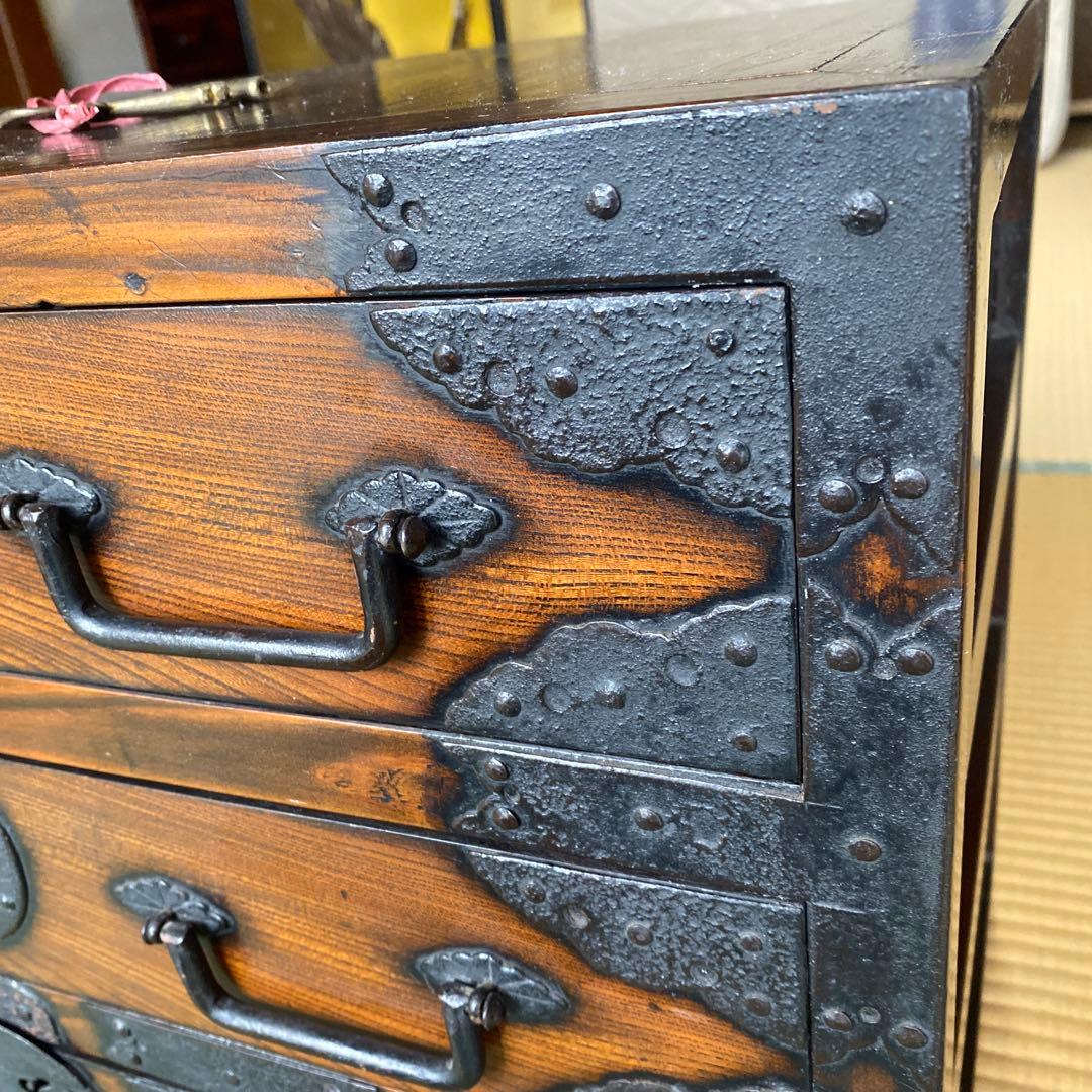 日本の伝統的な木製タンス　時代箪笥風　鍵付き　工芸品