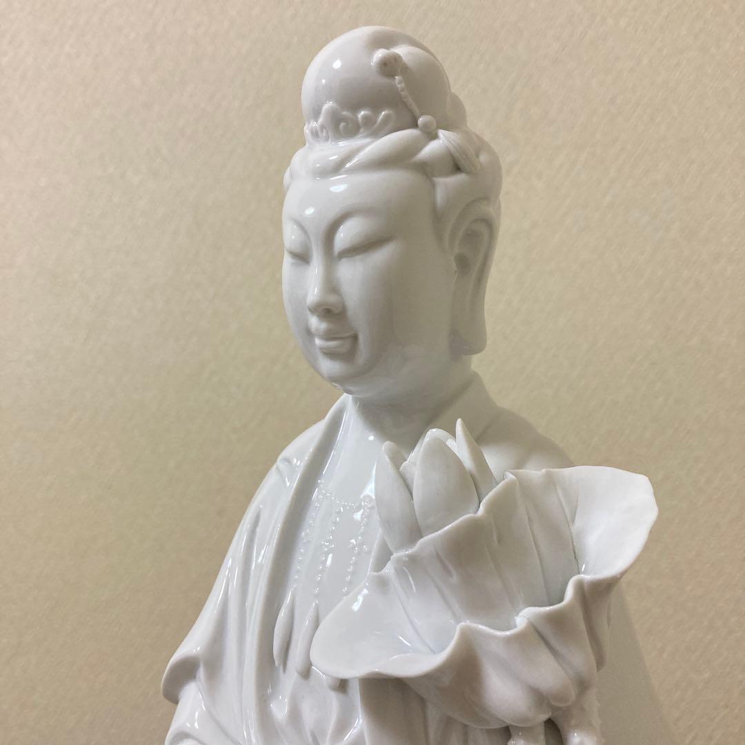 中国美術　白磁　蓮上観音立像　唐木台付　置物仏像〈検　徳化窯　観音菩薩　青磁