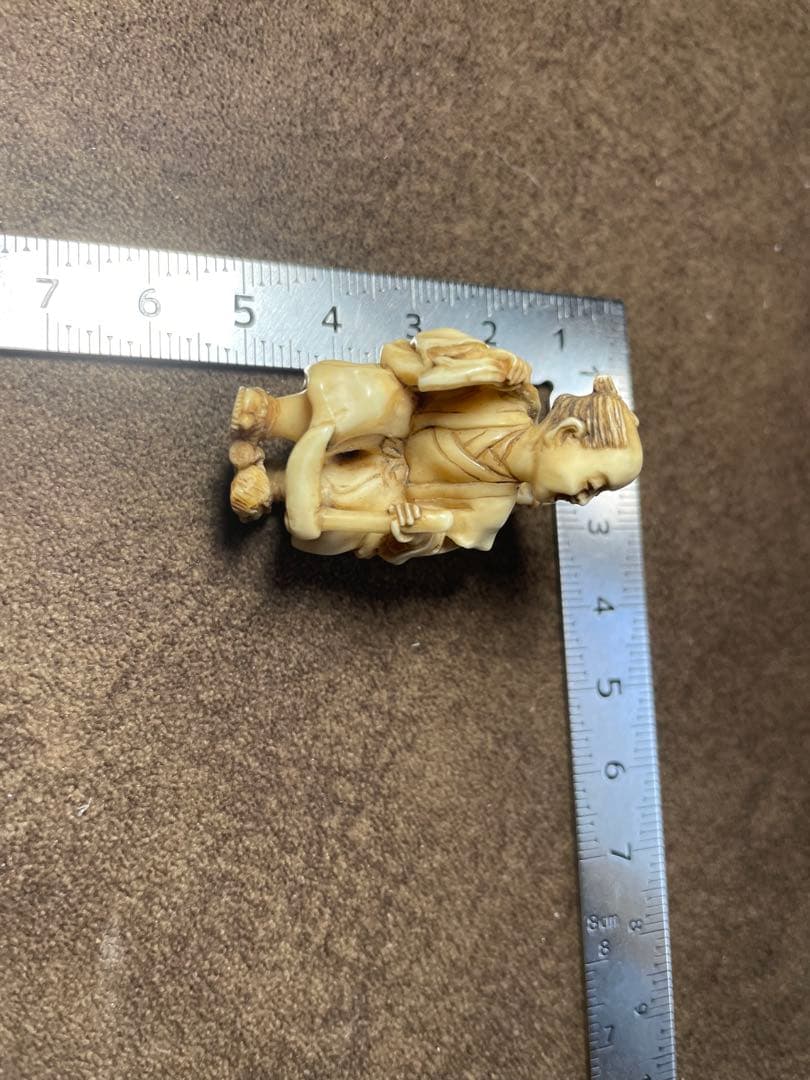 ⚫️新年セール⚫️根付 骨 牙等（天然素材） 翁 『光俊』銘有り