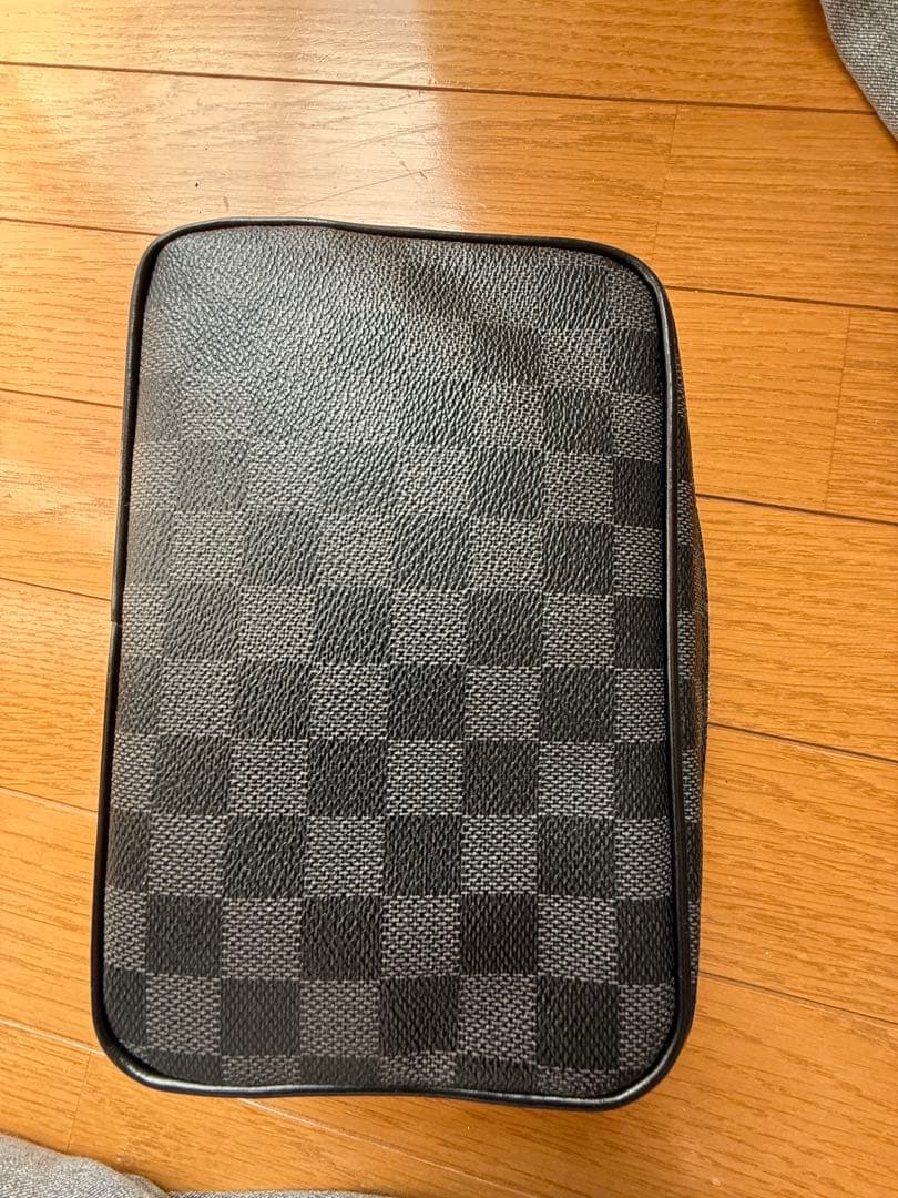 Louis Vuitton 黒 レザー クラッチバッグ