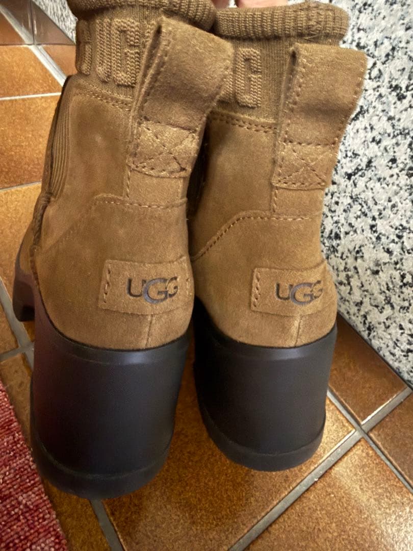 極美品UGG厚底モクシーチェルシー ダークブラウン 25cm