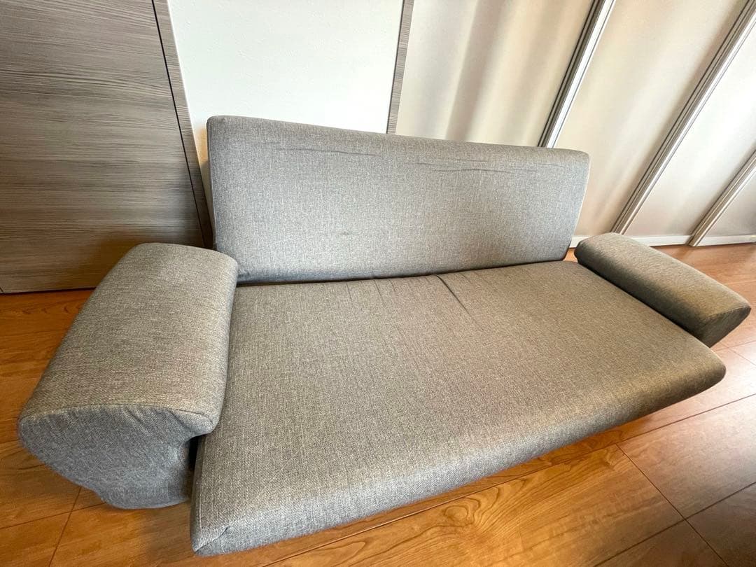 グレー 2人掛けソファ モダンデザイン
