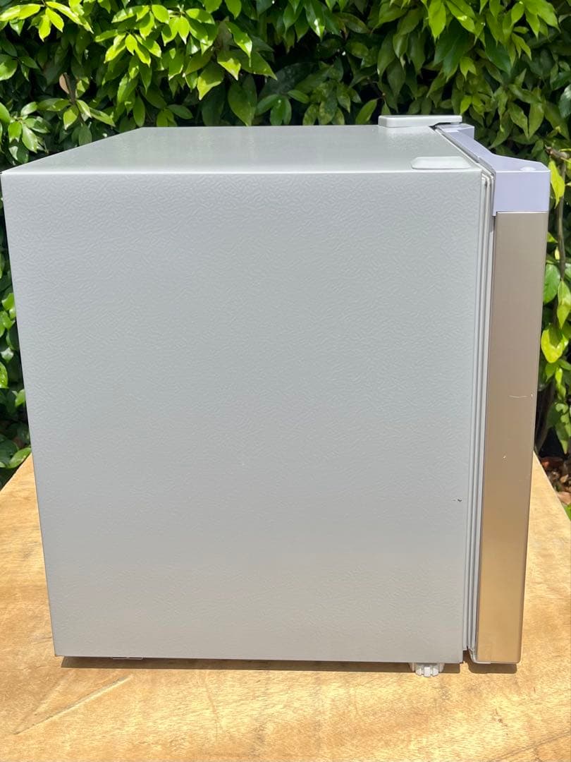 アイリスオーヤマ コンパクト冷凍庫 31リットル　2024年