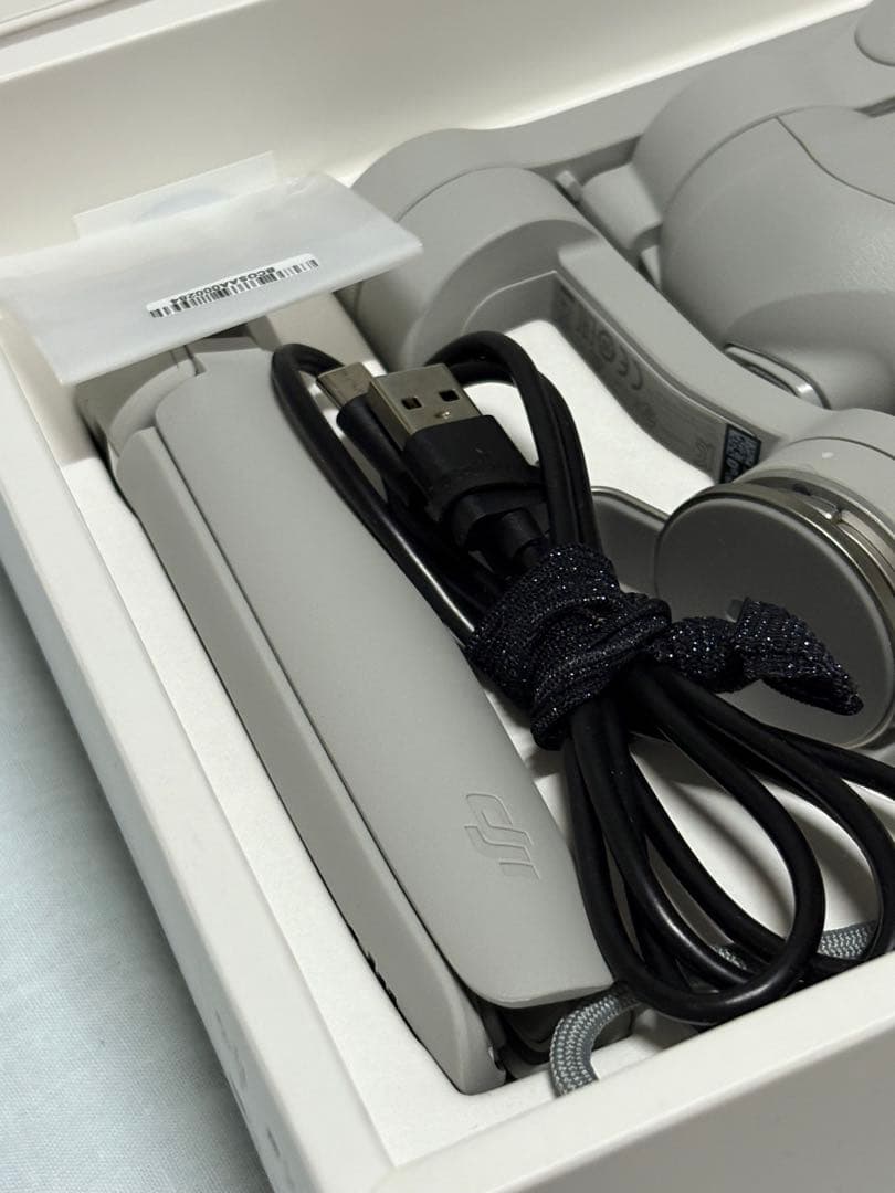 【未使用展示品】DJI OM4 スマホ用ジンバル スタビライザー